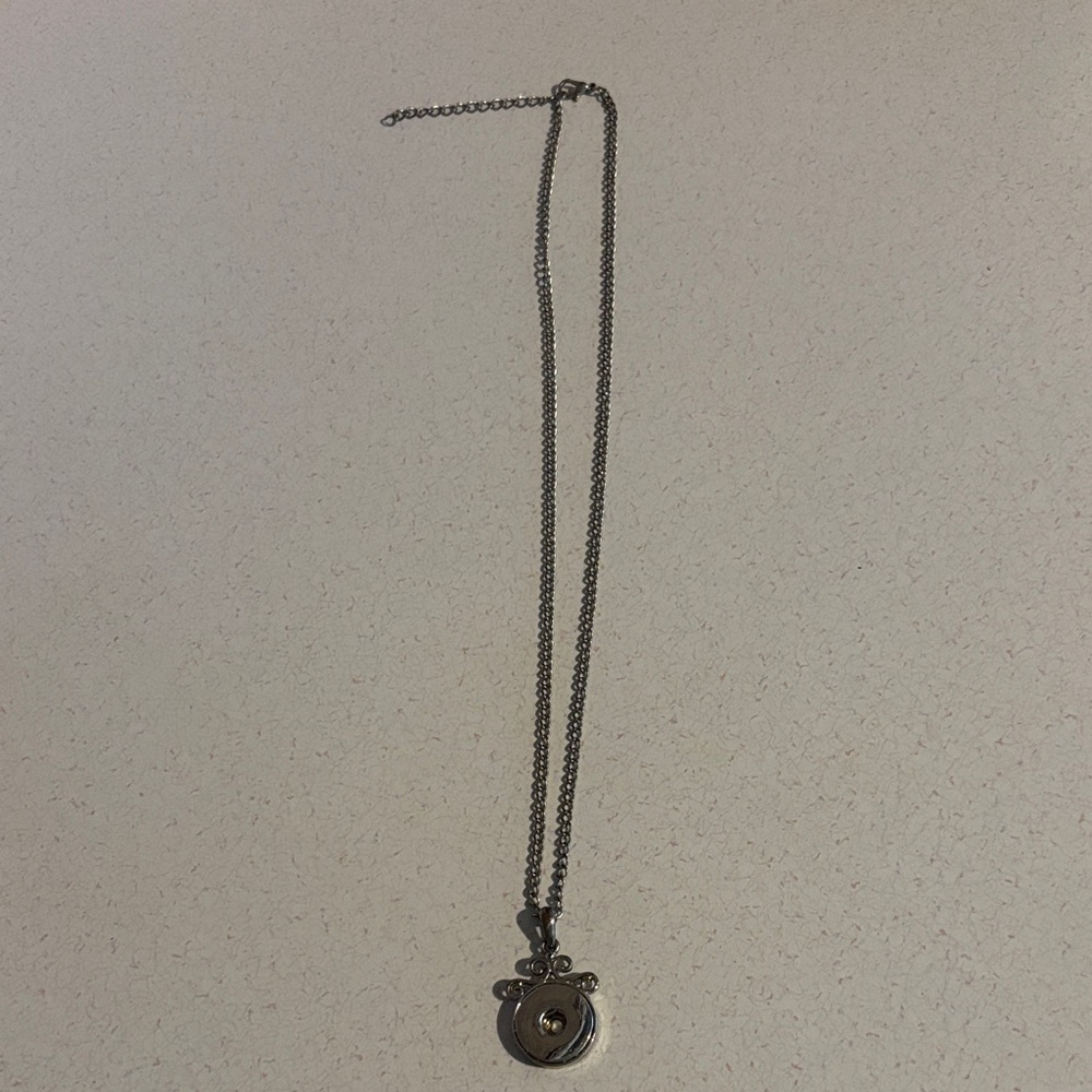 Silver Snap Pendant Necklace